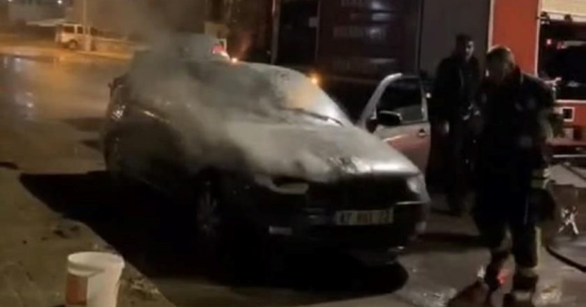 Elazığ'da park halindeki araç yandı – Son Dakika Türkiye Haberleri