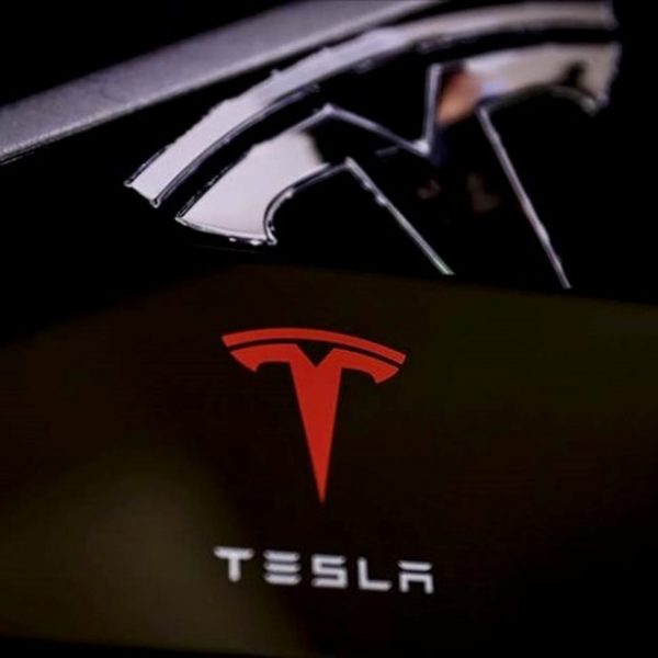 Tesla Almanya'da 400 kişiyi işten çıkaracak