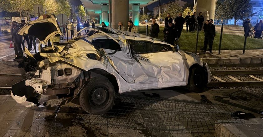 Kayseri'de hemzemin geçitte yolcu treni otomobile çarptı: 1 yaralı – Son Dakika Türkiye Haberleri