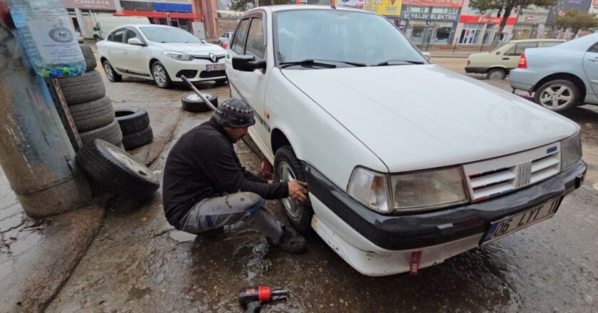 Kış sezonu lastik mağazalarında yoğun olmaya devam ediyor – Son Dakika Türkiye Haberleri